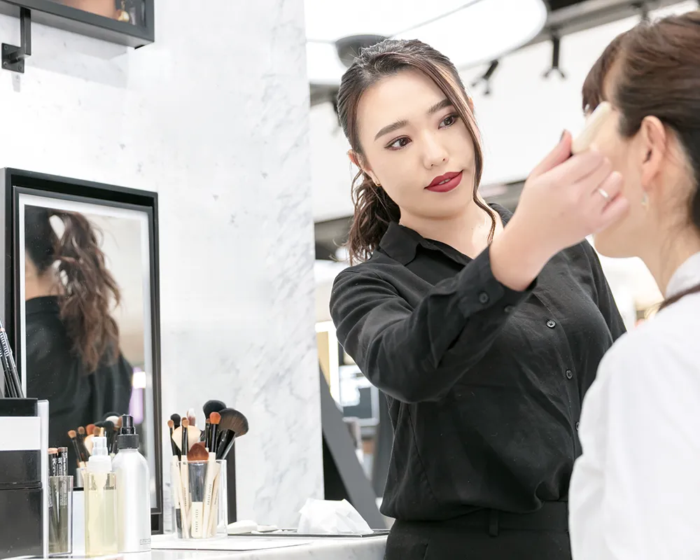 岩谷学園アーティスティックB横浜美容専門学校卒業の美容部員